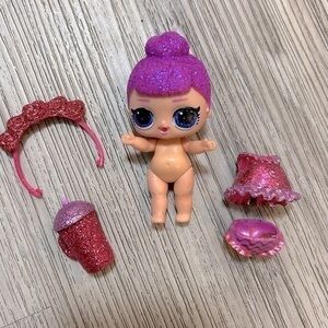 LOL Surprise! Glam Glitter Bling SUGAR Queen Big Sister doll with accessories.